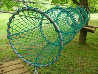  Túnel de cuerdas entre las pasarelas 